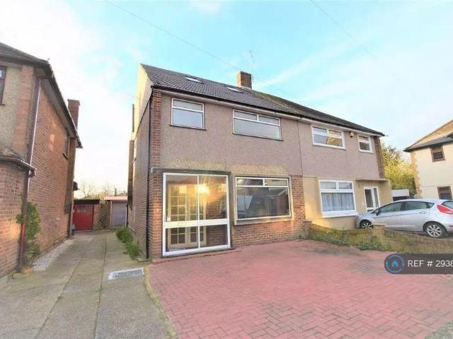 Room for rent in Little Heath, Greater London