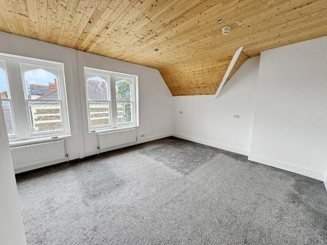 Room for rent in Falcon Lodge, Wales