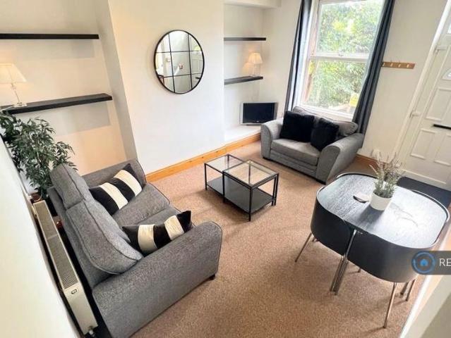 Room for rent in Burley, West Yorkshire