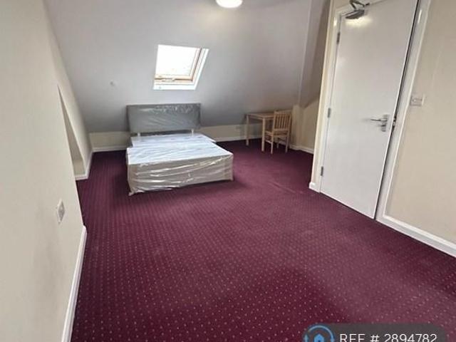 Room for rent in London Borough of Ealing, Greenford