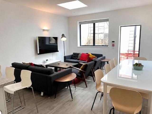 Room for rent in Kings Barton, Gloucester