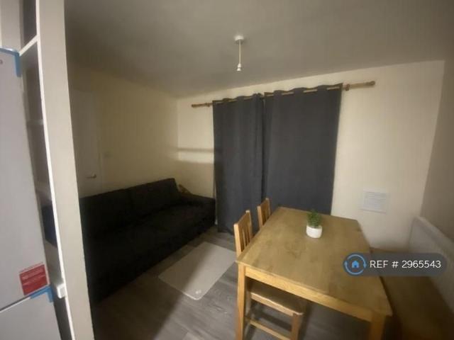 Room for rent in North End, Greater London