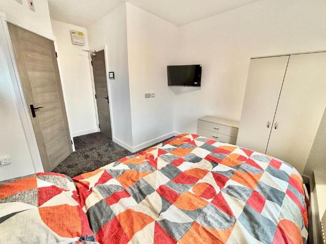 Room for rent in Lee Bank, Greater Manchester