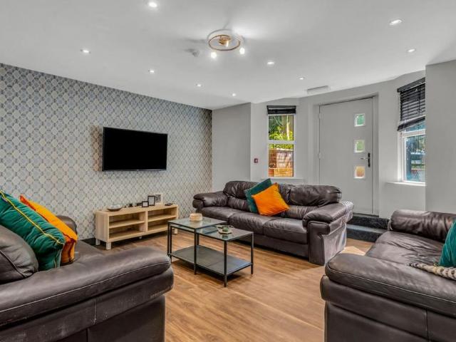 Room for rent in Hyde Park, Leeds