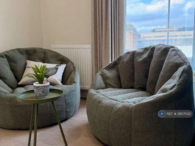 Room for rent in Kings Barton, Gloucester