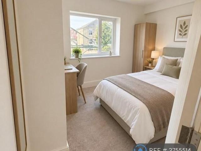 Room for rent in Little Preston, West Yorkshire