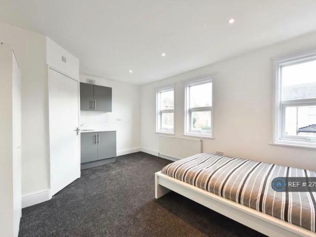 Room for rent in Potters Corner, East Midlands