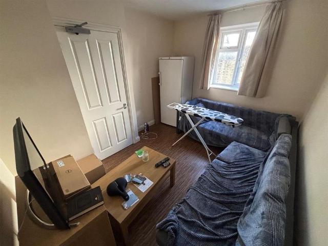 Room for rent in Ewens Farm, Golden Valley