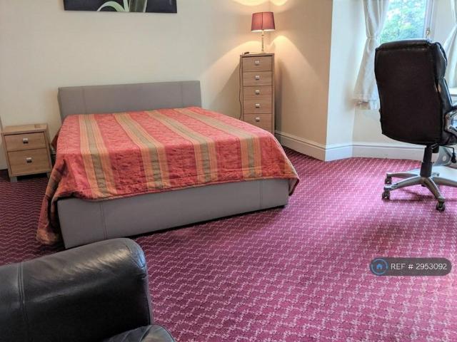 Room for rent in Northgate Village, Two Mills