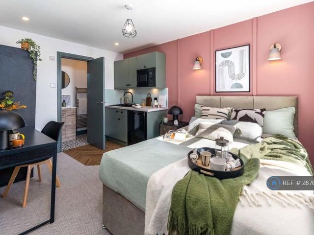 Room for rent in Chesham, Bury