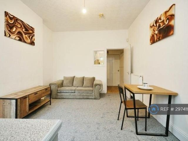 Room for rent in The Haulgh, Lee Bank