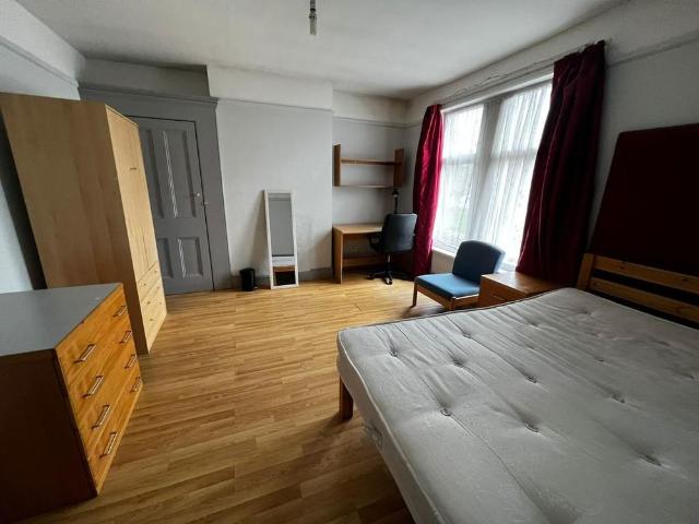 Room for rent in Barracks, The Bridge