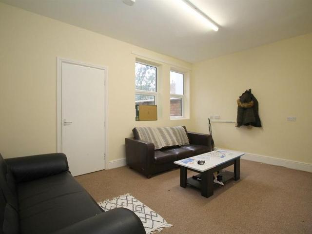 Room for rent in Elmfield, Leicestershire