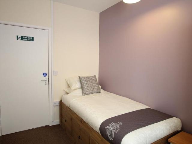 Room for rent in Beamhurst, Staffordshire