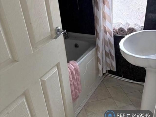 Room for rent in Whitby, Rossmore