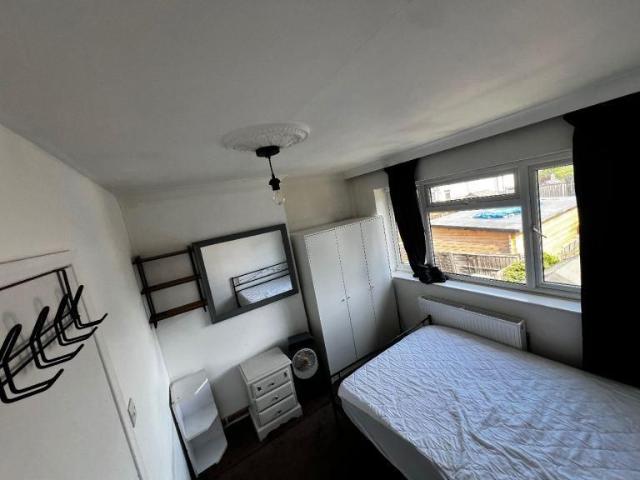 Room for rent in Falconwood, Greater London