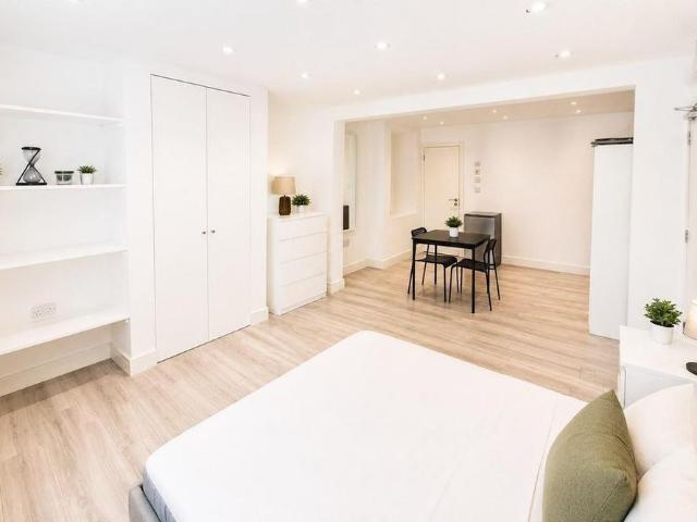 Room for rent in Chipping Hill, Essex