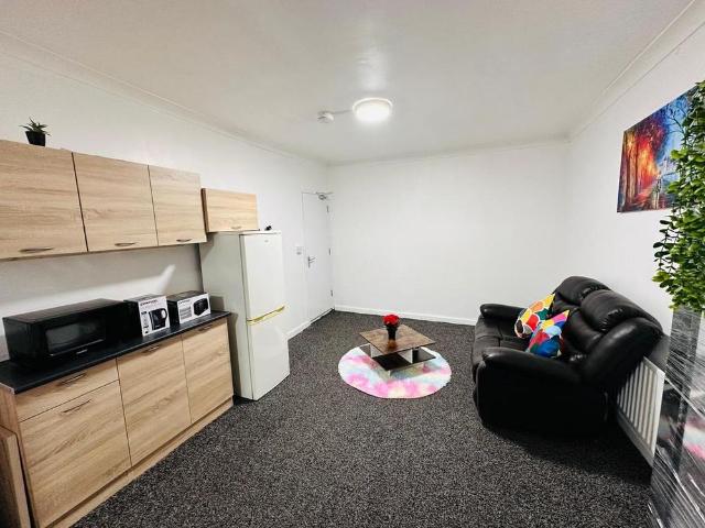 Room for rent in London Borough of Ealing, Greenford