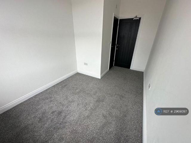 Room for rent in Sudden, Burnedge