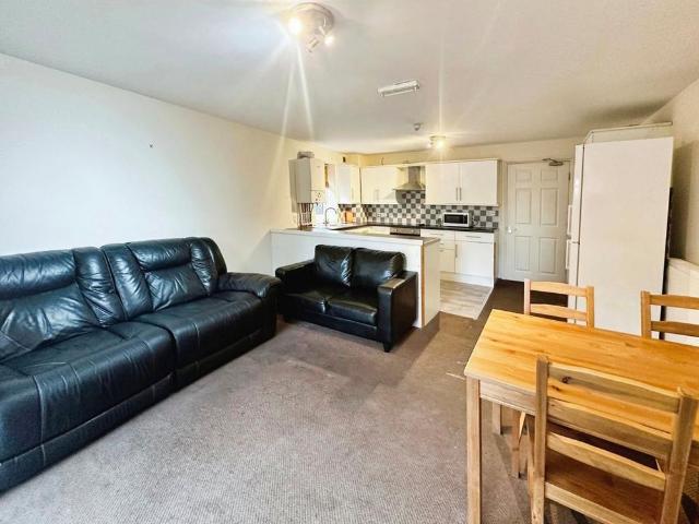 Room for rent in High Field, York