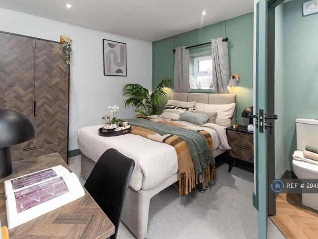 Room for rent in Godley, Greenheys