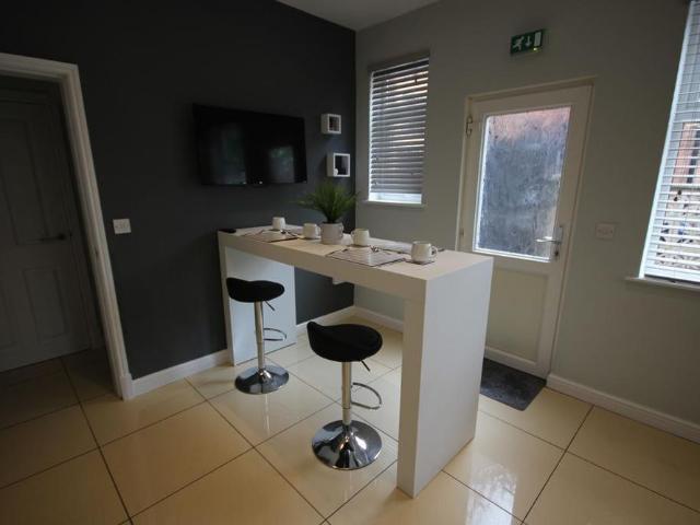 Room for rent in Horninglow and Eton, Beamhurst