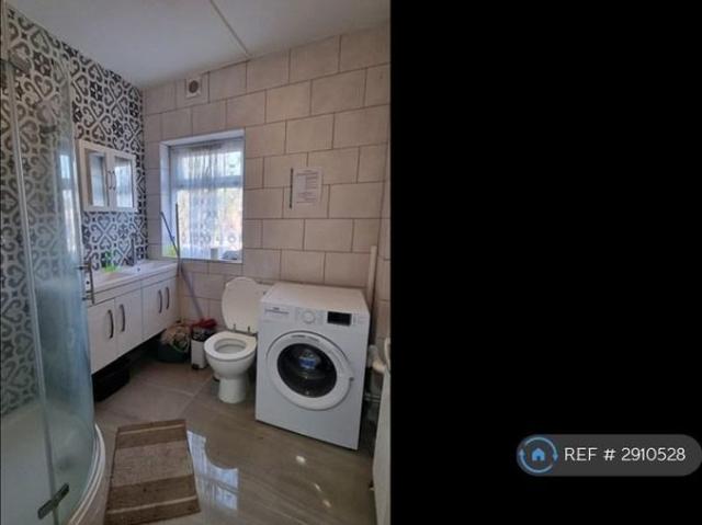 Room for rent in Highams Park, Greater London