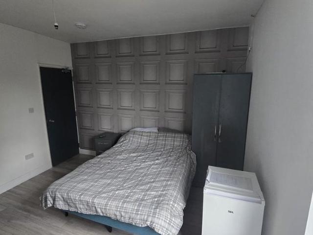 Room for rent in Goldthorn Hill, West Midlands