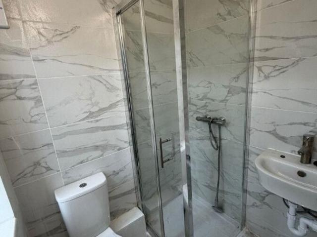 Room for rent in Elm Park, Greater London