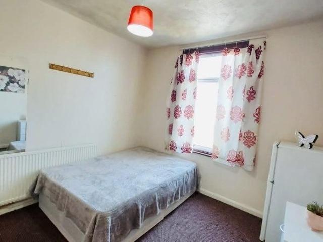 Room for rent in Thames View, Greater London