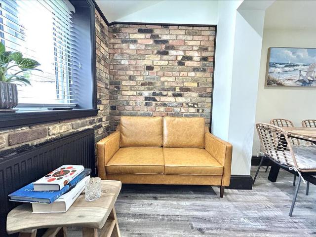 Room for rent in Southend City Centre Neighbourhood, Alton Barnes