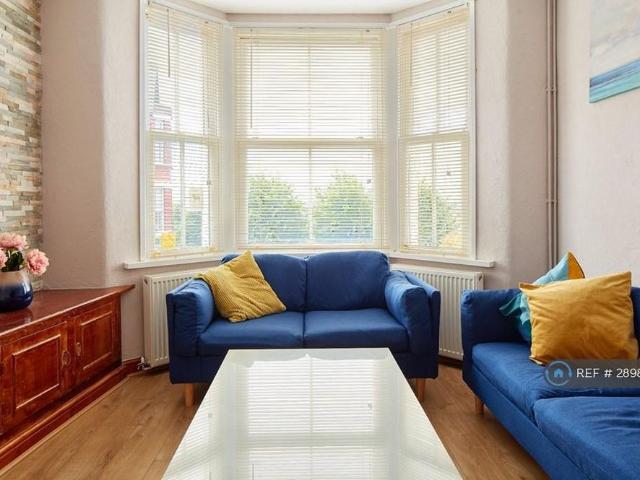 Room for rent in Eveswell, Wales
