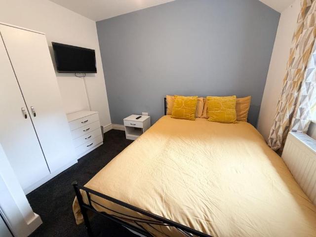 Room for rent in The Haulgh, Lee Bank