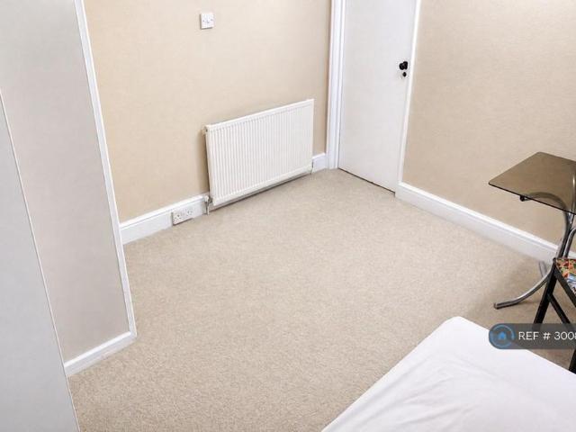 Room for rent in London Borough of Merton, Greater London