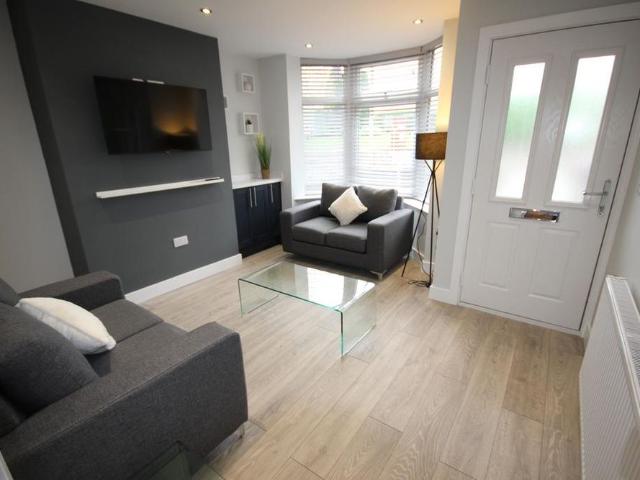 Room for rent in Horninglow and Eton, Beamhurst