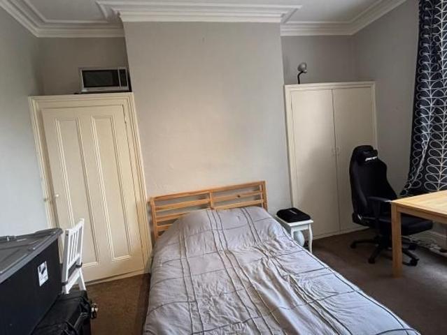 Room for rent in Robin Hood, The Slade