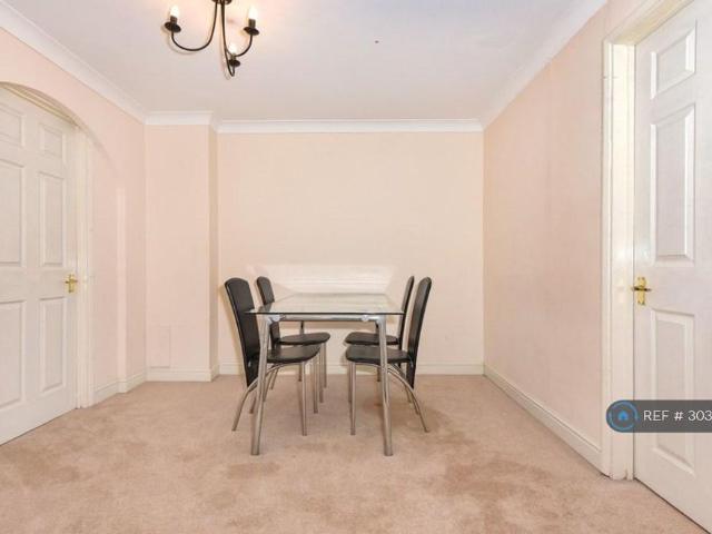 Room for rent in Ripley Springs, Row Town