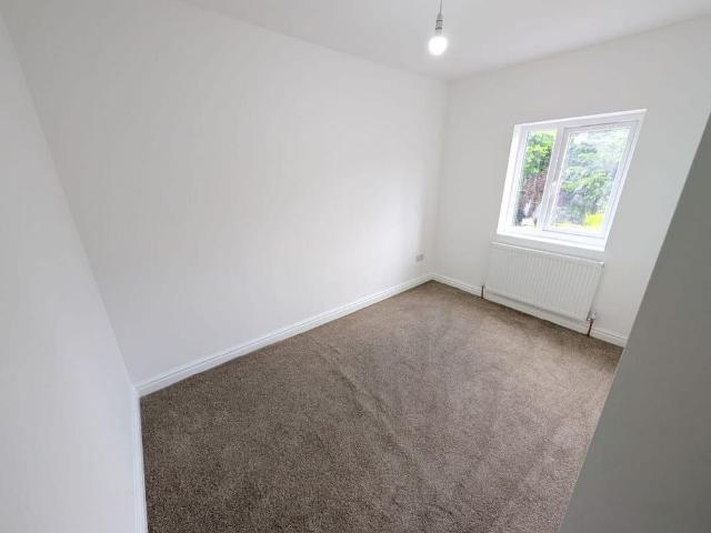 Room for rent in Burnden, Lee Bank