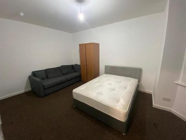 Room for rent in Penn Hill, Poole