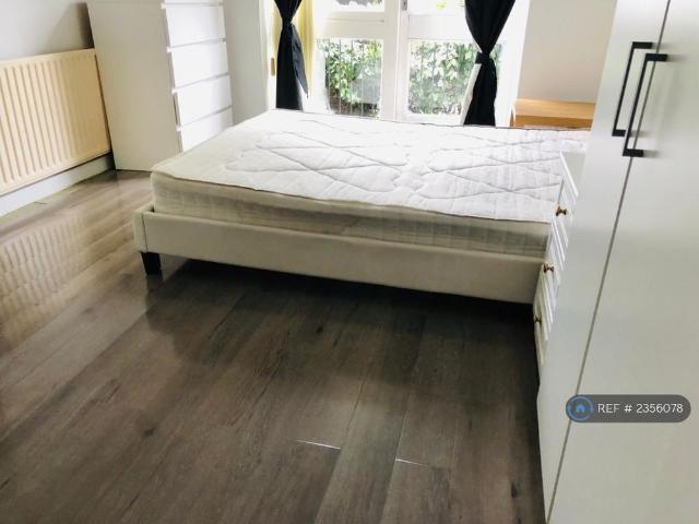 Room for rent in Brooklands, Monks Orchard