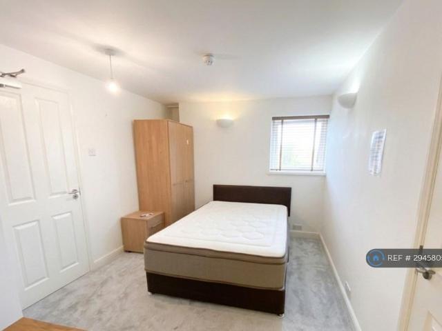 Room for rent in Pouchen End, Hertfordshire
