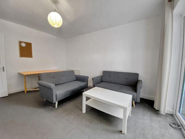 Room for rent in Headington Hill, The Slade