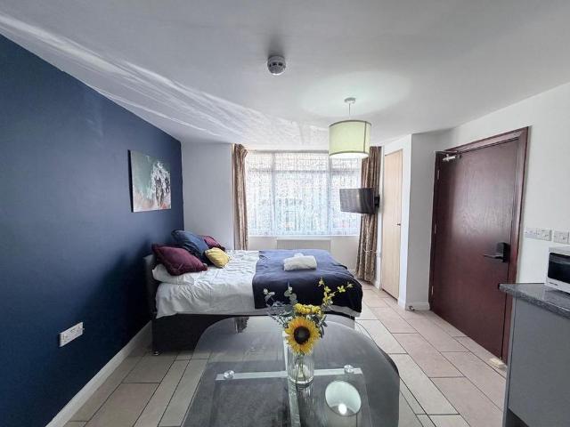 Room for rent in London Borough of Ealing, Greater London