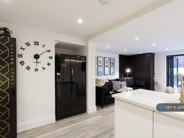 Room for rent in The Groves, York