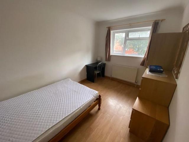 Room for rent in Falcon Lodge, Wales