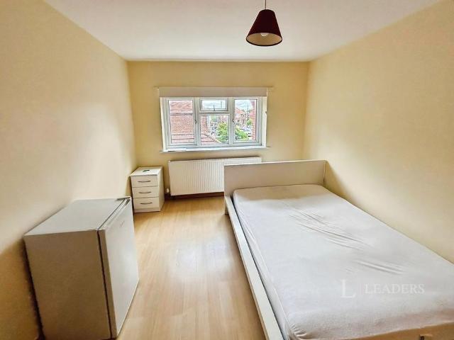 Room for rent in California, Littleover
