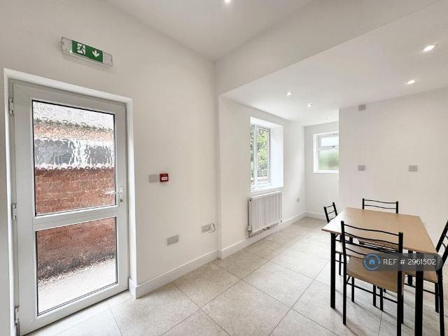 Room for rent in Cheylesmore, West Midlands