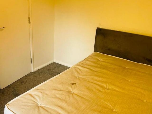 Room for rent in Cowley, Greater London