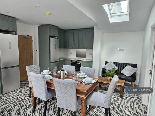 Room for rent in London Borough of Hounslow, Greater London