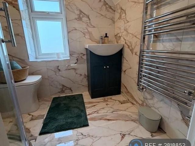 Room for rent in Hooley Brow, Burnedge